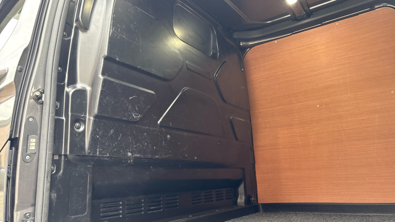Ford Transit Custom 300 L2 Diesel Fwd 2.0 EcoBlue 170ps Low Roof Limited Van Auto